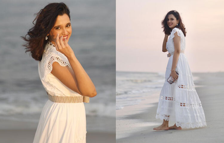 খোলা চুল ও সাদা লং ড্রেসে মায়াবী নূর।