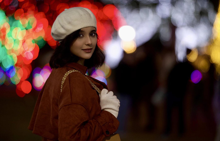 তার অভিনয়ে রয়েছে এক ধরনের স্বাভাবিকতা, যার ফলে চরিত্রগুলো বাস্তব জীবনের মানুষের মতোই প্রাণবন্ত হয়ে ওঠে।