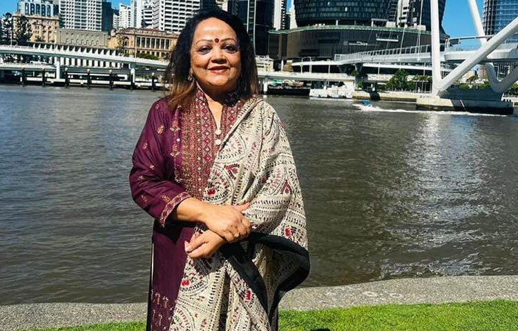 আজ তার জন্মদিনে আমরা শুধু একজন সংগীতশিল্পীকে নয়, একটি যুগকে স্মরণ করি। সাবিনা ইয়াসমিনের গাওয়া প্রতিটি গান আমাদের কাছে এক একটি স্মৃতি, এক একটি ইতিহাস। সময় পেরিয়ে গেলেও তার কণ্ঠস্বর অমলিন থাকবে, সুরের শঙ্খধ্বনি হয়ে বাজতে থাকবে প্রতিটি প্রজন্মের হৃদয়ে।