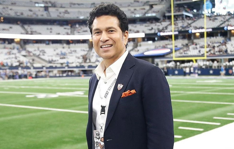 দীর্ঘ ২৪ বছর দেশের জার্সিতে মাঠ কাঁপিয়েছেন এই কিংবদন্তি।