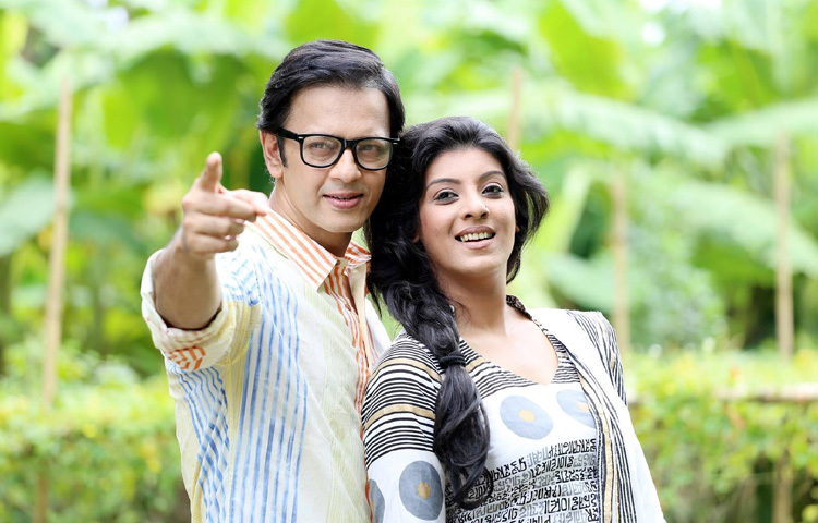 র্যাম্পে তার হাঁটা এতটাই সাবলীল ও আত্মবিশ্বাসে ভরা যে, অনেকেই বলেন ‘বাংলাদেশে সত্যিকার অর্থে র্যাম্প মডেলিং শুরু হয়েছে মৌয়ের মাধ্যমেই।