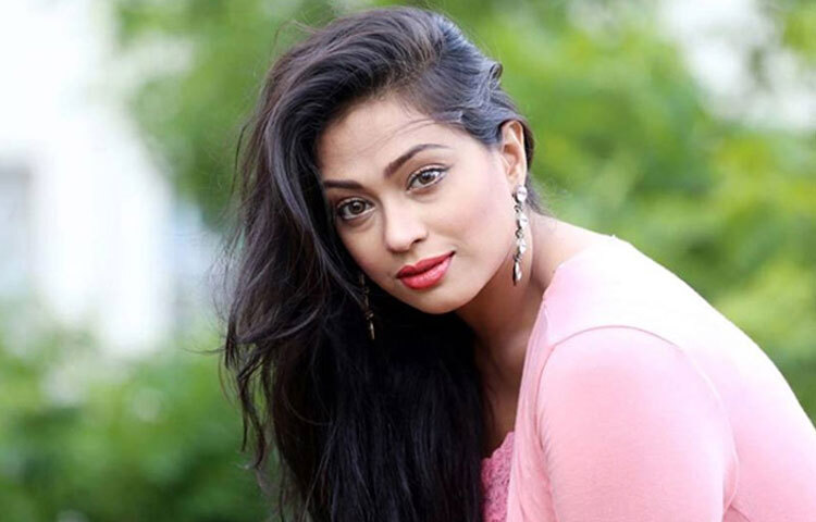 পপি এরই মধ্যে পর্দার আড়ালেও চলে গেছেন। সাম্প্রতিক বছরগুলোতে তাকে খুব একটা সিনেমায় দেখা যায় না। তবে তার প্রতিটি অনুপস্থিতিই দর্শকদের মনে প্রশ্ন তোলে-কোথায় গেলেন পপি? আবার কবে ফিরবেন তিনি? এর মধ্যেই সামাজিক যোগাযোগমাধ্যমে ভক্তরা প্রায়ই তার পুরনো সিনেমার গান, সংলাপ আর ছবি শেয়ার করেন।