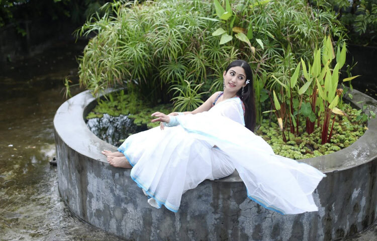 সামাজিক যোগাযোগমাধ্যমে ভক্তদের সঙ্গে সহজ-সরল মেলামেশা তাকে দিয়েছে আলাদা ভালোবাসা। বিশেষ করে তরুণ দর্শক তাকে নিজেদের মতো করে দেখেন, যা তার জনপ্রিয়তাকে আরও বাড়িয়ে দেয়।