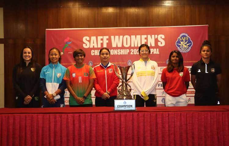 দক্ষিণ এশিয়ার নারী ফুটবলের শ্রেষ্ঠত্বের লড়াই সাফ চ্যাম্পিয়নশিপ শুরু হচ্ছে আজ। বিকেলে নেপালের রাজধানী কাটমান্ডুতে টুর্নামেন্টের উদ্বোধনী ম্যাচে মুখোমুখি হবে ভারত ও পাকিস্তান।