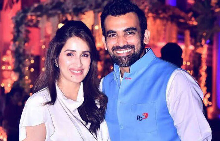 সাগরিকা গাটগে ও জহির খান: ১৬ এপ্রিল ২০২৫, দীর্ঘ প্রতীক্ষার পর সাবেক ক্রিকেটার জহির খান ও অভিনেত্রী সাগরিকার ঘরেও এল নতুন সূর্য। পুত্রসন্তান ফতেহ সিং খান এর আগমনে উচ্ছ্বসিত এই তারকা দম্পতি।