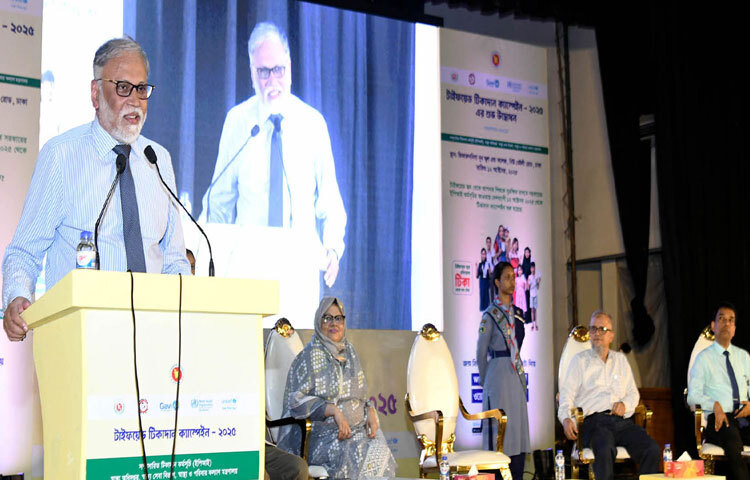 ঢাকায় নিউ বেইলি রোডে ভিকারুননিসা নূন স্কুল অ্যান্ড কলেজে টাইফয়েড টিকাদান ক্যাম্পেইন-২০২৫ এর উদ্বোধন অনুষ্ঠানে প্রধান অতিথির বক্তৃতা করেন স্বাস্থ্য ও পরিবার কল্যাণ মন্ত্রণালয় সম্পর্কিত প্রধান উপদেষ্টার বিশেষ সহকারী ডা. মো. সায়েদুর রহমান। ছবি: পিআইডি