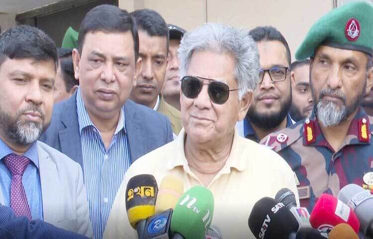 অন্তর্বর্তী সরকারের নৌপরিবহন এবং শ্রম ও কর্মসংস্থান মন্ত্রণালয়ের উপদেষ্টা ব্রিগেডিয়ার জেনারেল (অব.) এম সাখাওয়াত হোসেন বলেছেন, ভারত আমদানি-রপ্তানি বন্ধ করলে উভয় দেশ ক্ষতিগ্রস্ত হবে। তবে সেটা তাদের বিষয়। ছবি: আহসানুর রহমান রাজীব