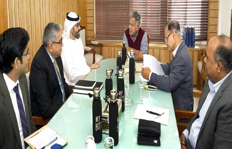 নৌপরিবহন উপদেষ্টা ব্রিগেডিয়ার জেনারেল (অব.) ড. এম সাখাওয়াত হোসেনের সাথে মন্ত্রণালয়ে তার অফিসকক্ষে সাক্ষাৎ করেন বাংলাদেশে সংযুক্ত আরব আমিরাতের রাষ্ট্রদূত আবদুল্লাহ আলী আব্দুল্লাহ খাসিফ আল হামুদি। ছবি: পিআইডি