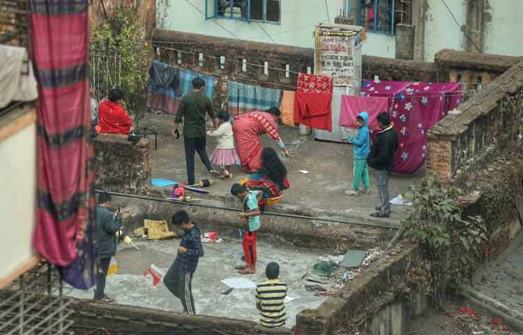এক সময় সাকরাইন মানেই ছিল কেবল ঘুড়ি আর ঘরে ঘরে তৈরি হওয়া হরেক রকমের পিঠা-পুলি। এখন সেই আমেজে যোগ হয়েছে নতুন মাত্রা।
