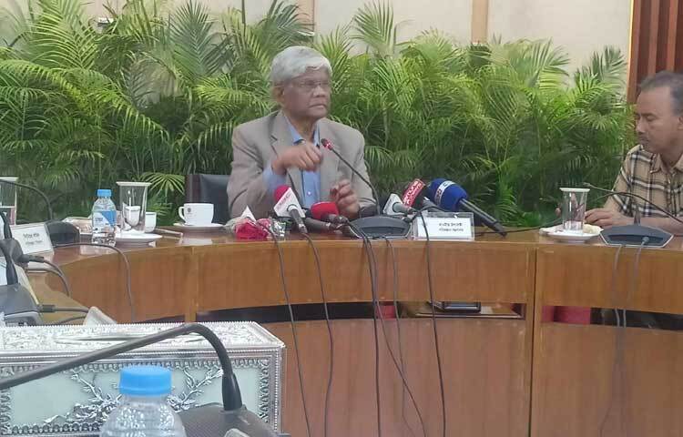 বাড়িয়ে বা কমিয়ে নয় বরং এখন থেকে প্রকৃত মূল্যস্ফীতি এবং জিডিপির তথ্য প্রকাশ করা হবে বলে জানিয়েছেন অন্তর্বর্তী সরকারের অর্থ ও পরিকল্পনা মন্ত্রণালয়ের উপদেষ্টা ড. সালেহউদ্দিন আহমেদ। ছবি: মফিজুল সাদিক