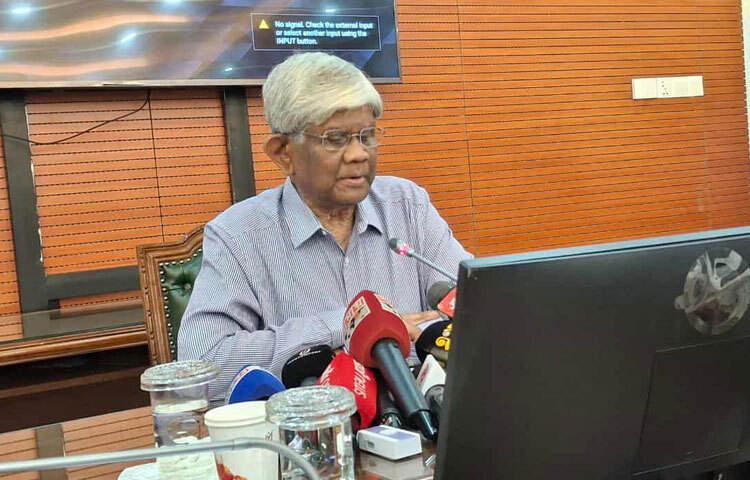 চ্যালেঞ্জ হলেও আগামী জাতীয় সংসদ নির্বাচন ও গণভোট একদিনে হওয়া উচিত বলে মন্তব্য করেছেন অন্তর্বর্তী সরকারের অর্থ উপদেষ্টা ড. সালেহউদ্দিন আহমেদ। ছবি: সাইদ শিফন