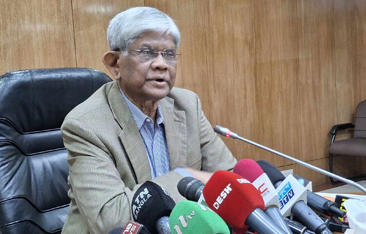 আসন্ন ২০২৫-২০২৬ অর্থবছরের বাজেট আগামী জুন মাসেই পেশ করা হবে বলে জানিয়েছেন অর্থ উপদেষ্টা সালেহউদ্দিন আহমেদ। ছবি: মাসুদ রানা