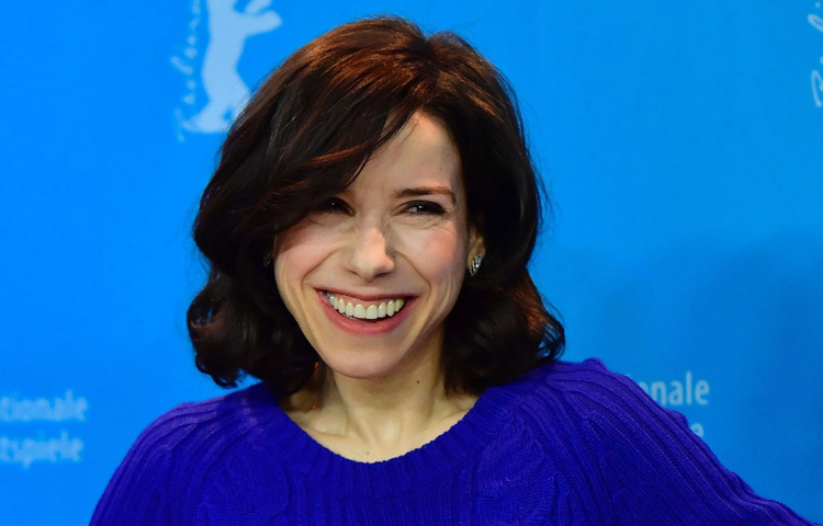 সালি হকিন্সের ক্যারিয়ার শুরু হয়েছিল থিয়েটার দিয়ে, তবে খুব দ্রুতই টেলিভিশন ও বড় পর্দায় নিজের দক্ষতা তুলে ধরেন।