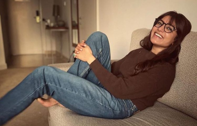 যোগব্যায়াম, মডার্ন ডান্স এবং অন্যান্য শারীরিক কার্যকলাপে তিনি সব সময়ই সক্রিয় থাকেন। তার এই জীবনযাত্রার ধরন আমাদের শেখায় কিভাবে শারীরিক এবং মানসিকভাবে সুস্থ থাকা সম্ভব।