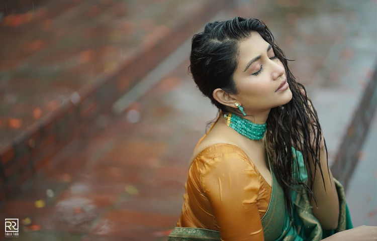 এই ভরা বর্ষায়, তার এই বৃষ্টিবিলাসী রূপ সত্যিই দেখে চোখ জুড়ায়, মন ভরে যায়।