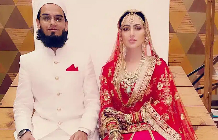 একই বছর ২১ নভেম্বর তিনি সুরাটে আনাস সাইয়িদ নামক এক মুফতির সঙ্গে বিবাহ বন্ধনে আবদ্ধ হন। ছবি: সংগৃহীত