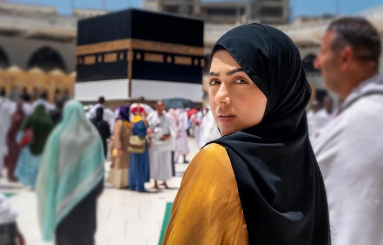 ১৯৮৭ সালে ভারতের মুম্বাইয়ে সানার জন্ম। সেখানেই তার বেড়ে উঠা। তিনি প্রাথমিকভাবে মডেলিংয়ের মাধ্যমে তার কর্মজীবন শুরু করেন এবং পরবর্তীতে বিজ্ঞাপন ও পূর্ণদৈর্ঘ্য চলচ্চিত্রে অভিনয়ের মাধ্যমে মিডিয়াতে প্রবেশ করেন। ছবি: সংগৃহীত