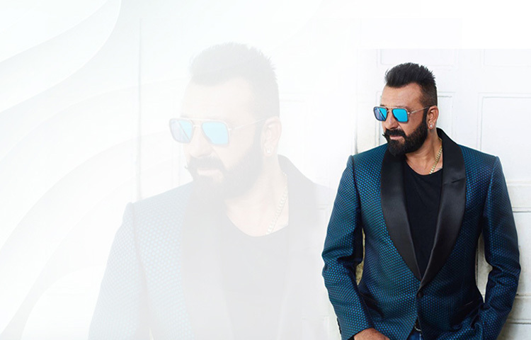 ছোট থেকেই মায়ের মতো অভিনয়ের প্রতি ঝোঁক ছিল তার। সঞ্জয় দত্তের শৈশবের দিনগুলো পার হয়েছিল গ্ল্যামার ও স্বপ্নের মাঝে, কিন্তু পরবর্তীতে জীবনের বাস্তবতা তাকে অন্যরকম পথে নিয়ে যায়।