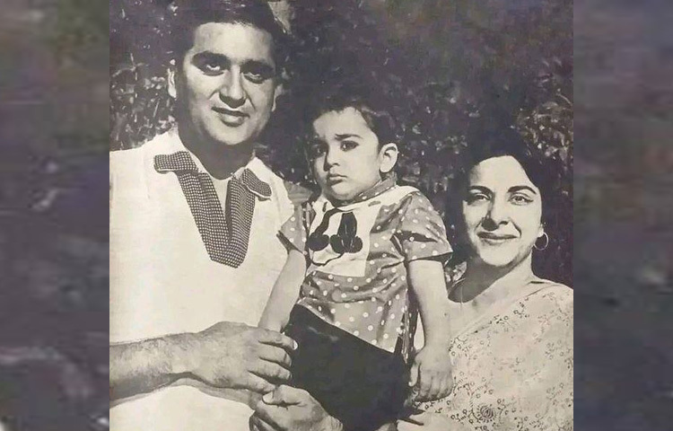 ১৯৫৯ সালের এই দিনে বলিউডের বিখ্যাত অভিনেতা সুনীল দত্ত ও জনপ্রিয় অভিনেত্রী নার্গিসের ঘরে তার জন্ম।