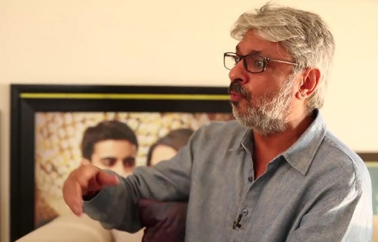 শুধু তা–ই নয়, জনপ্রিয় এই নির্মাতা মনে করেন, প্রত্যেক শিল্পীরই জীবনে কোথাও না কোথাও বঞ্চনার শিকার হওয়া উচিত। সেই বঞ্চনা থেকেই শিল্পী তার সৃজনশীলতার খোঁজ পান।