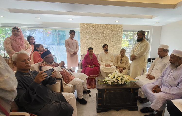 ১ মার্চ ঘরোয়া আয়োজনে জনপ্রিয় শিল্পী শাকিলা জাফরের ছেলে মুফরাত জাফরের সঙ্গে গাঁটছড়া বেঁধেছেন নন্দিতা। ছবি: ফেসবুক