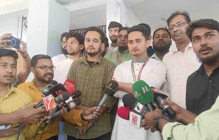 নির্বাচনে যেতে হলে সংবিধানও সংস্কার করা প্রয়োজন বলে মন্তব্য করেছেন জুলাই স্মৃতি ফাউন্ডেশনের সাধারণ সম্পাদক সারজিস আলম। ছবি: আহমেদ জামিল