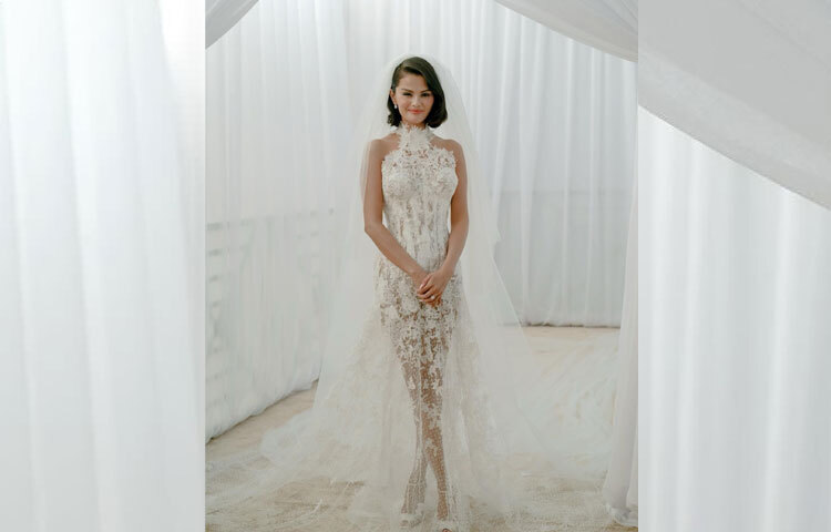 আরেকটি ছবিতে তাদের বিয়ের আংটি বিশেষভাবে নজর কাড়ে।