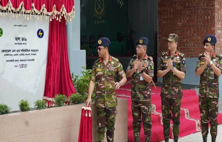 মাল্টিপারপাস শেড ‘হল ৪৬’ উদ্বোধন করলেন সেনাপ্রধান জেনারেল এস এম শফিউদ্দিন আহমেদ। ছবি: আইএসপিআর