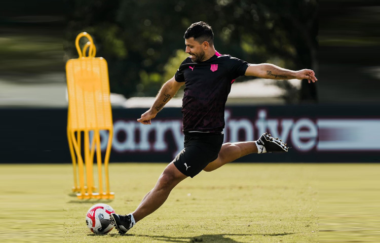 স্প্যানিশ ক্লাব আতলেতিকো মাদ্রিদে কাটান পাঁচ মৌসুম। তার গতি, বল কন্ট্রোল, আর গোল করার ক্ষমতায় লা লিগার অন্যতম সেরা ফরোয়ার্ড হয়ে ওঠেন। এই সময়েই ফুটবল বিশ্ব তার দিকে তাকাতে শুরু করে।