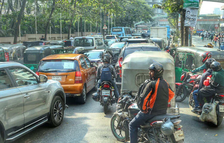 তারা আরও অভিযোগ করেন, আমরা মনে করি, আমাদের কলেজের মেধাবী ছাত্র সাকিবুল হাসান রানাকে রাজনৈতিক সহিংসতার মাধ্যমে হত্যা করা হয়েছে, যা এখন ধামাচাপা দেওয়ার চেষ্টা চলছে। কলেজে আমরা জানাজা পড়তে চাইলে আমাদের সেই অনুমতিও দেওয়া হয়নি।