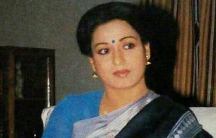 পরবর্তীতে প্রতিভা, অধ্যবসায় ও একনিষ্ঠতায় তিনি হয়ে উঠেছিলেন ৭০–৯০ দশকের সবচেয়ে সফল ও জনপ্রিয় নায়িকা।