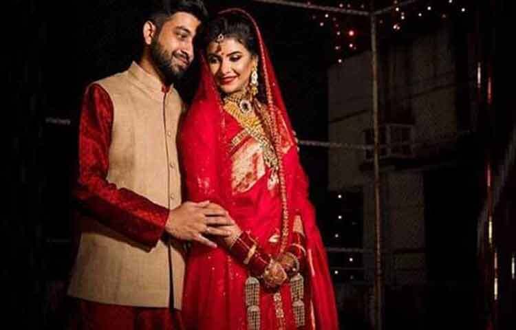 এর আগে ২০১৮ সালে তিনি হারুনুর রশীদ অপুকে ভালোবেসে বিয়ে করেছিলেন। তবে সেই সংসার বেশিদিন টেকেনি। নতুন জীবনে পা রেখে আবারও আলোচনায় ফিরলেন এই অভিনেত্রী।