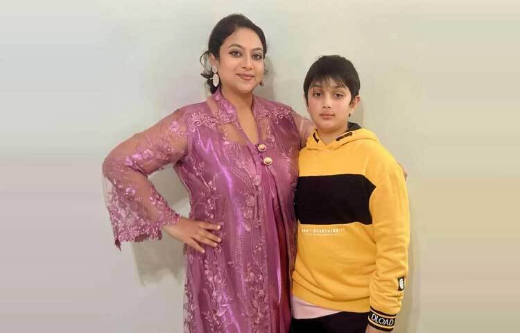 ২০১৩ সালের ২৯ ডিসেম্বর তিনি প্রথম ছেলেসন্তানের মা হন। তার ছেলের নাম আইজান নিহান।