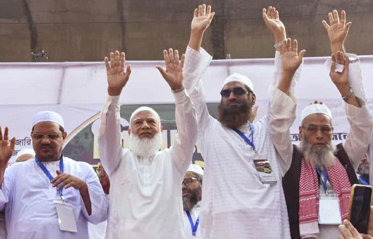 জামায়াতে ইসলামীর আমির ডা. শফিকুর রহমান বলেছেন, যারা জুলাই বিপ্লব মানবেন না তাদের জন্য ২০২৬ সালে কোনো নির্বাচন নেই। জুলাই বিপ্লবের স্বীকৃতি দিতে হলে জুলাই সনদের আইনি ভিত্তি দিতেই হবে। জুলাই সনদের আইনি ভিত্তি ছাড়া কোনো নির্বাচন হওয়ার সম্ভাবনা নেই। ছবি: বিপ্লব দীক্ষিৎ