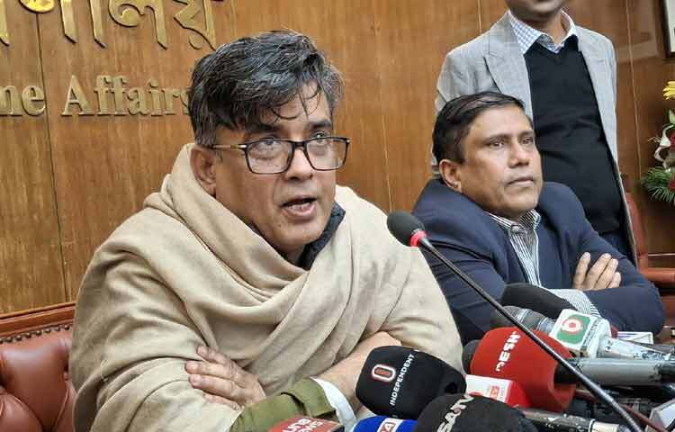 বিএনপি চেয়ারপারসন ও সাবেক প্রধানমন্ত্রী খালেদা জিয়ার জানাজায় অংশ নেবেন অন্তর্বর্তীকালীন সরকারের প্রধান উপদেষ্টা ড. মুহাম্মদ ইউনূস। সচিবালয়ে স্বরাষ্ট্র মন্ত্রণালয়ের সভাকক্ষে খালেদা জিয়ার জানাজা, দাফন ও আইনশৃঙ্খলা সমন্বয় নিয়ে বৈঠক শেষে প্রধান উপদেষ্টার প্রেস সচিব শফিকুল আলম সাংবাদিকদের এ তথ্য জানান।