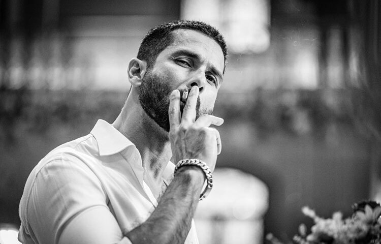 ‘চুপ চুপ কে’, ‘বিবাহ’, ‘যাব উই মেট’ থেকে শুরু করে ‘কামিনে’, ‘হায়দার’, ‘কবির সিং’ এর মতো বহু সিনেমা উপহার দিয়েছেন তিনি।