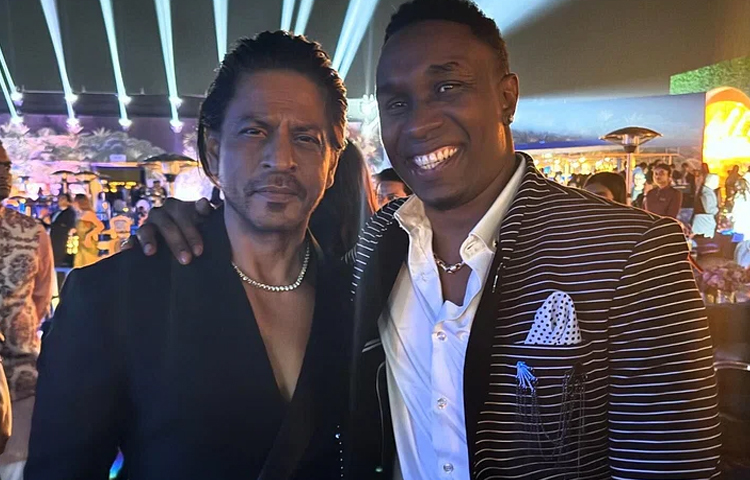 শাহরুখ খানের সঙ্গে হাস্যোজ্জ্বল ওয়েস্ট ইন্ডিজের ক্রিকেটার ডোয়াইন ব্রাভো। ছবি: ইনস্টাগ্রাম