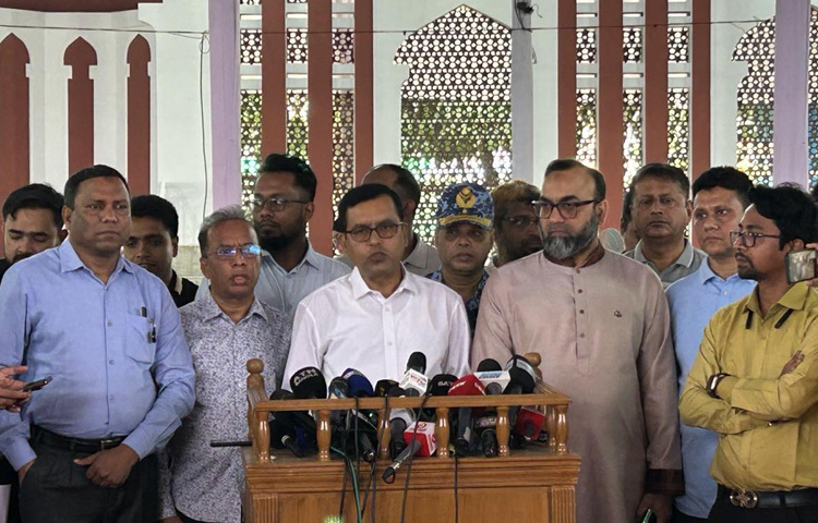 জাতীয় ঈদগাহ ময়দানে প্রধান ঈদ জামাত আয়োজনের সব প্রস্তুতি সম্পন্ন হয়েছে বলে জানিয়েছেন ঢাকা দক্ষিণ সিটি করপোরেশনের প্রশাসক মো. শাহজাহান মিয়া। ছবি: মুসা আহমেদ