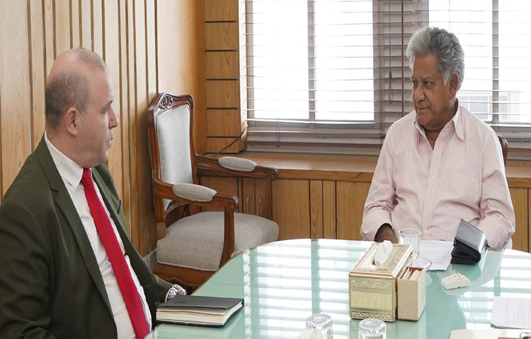 নৌপরিবহন উপদেষ্টা ব্রিগেডিয়ার জেনারেল (অব.) ড. এম সাখাওয়াত হোসেনের সঙ্গে মন্ত্রণালয়ে তার অফিসকক্ষে সাক্ষাৎ করেন বাংলাদেশে আলজেরিয়ার অ্যাম্বাসেডর ড. আব্দুলৌহাব সাইদানি। ছবি: পিআইডি