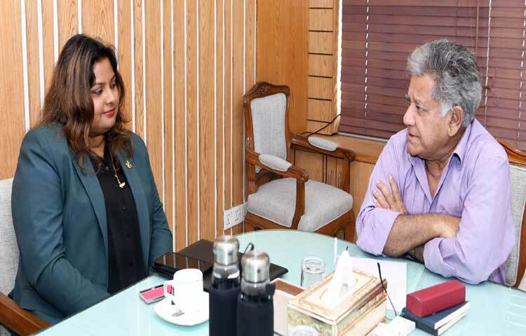 নৌপরিবহন এবং শ্রম ও কর্মসংস্থান উপদেষ্টা ব্রিগেডিয়ার জেনারেল (অব.) এম সাখাওয়াত হোসেনের সঙ্গে সাক্ষাৎ করেন বাংলাদেশে নিযুক্ত মালদ্বীপের হাইকমিশনার শিউনিন রশীদ। ছবি: পিআইডি