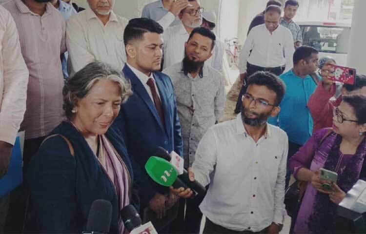 আন্দোলনে অংশ নেওয়া শিক্ষার্থীদের মন্ত্রণালয়ে কাজ করার সুযোগ দিতে চান জানিয়ে অন্তর্বর্তী সরকারের সমাজকল্যাণ উপদেষ্টা শারমীন এস মুরশিদ বলেছেন, অস্বচ্ছতা যেখানে আছে সেটা আমরা দূর করবো। স্টেকহোল্ডারদের অংশীদার করবো, যাতে করে স্বচ্ছতা তৈরি হয় এবং জবাবদিহি নিশ্চিত হয়। ছবি: সাইদ শিপন