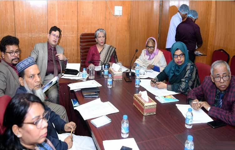 ঢাকায় মন্ত্রণালয়ের সভাকক্ষে পিকেএসএফ এবং গ্রামীণ ব্যাংকের প্রতিনিধিদের নিয়ে মাইক্রো ফাইন্যান্স বিষয়ক সভায় সভাপতিত্ব করেন মহিলা ও শিশু বিষয়ক উপদেষ্টা শারমীন এস মুরশিদ। ছবি: পিআইডি