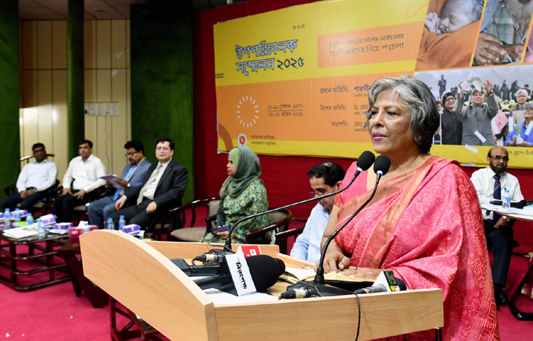 ঢাকায় আগারগাঁওয়ে সমাজসেবা অধিদপ্তরে ‘উপপরিচালক সম্মেলনে’ প্রধান অতিথির বক্তৃতা করেন সমাজকল্যাণ এবং মহিলা ও শিশু বিষয়ক উপদেষ্টা শারমীন এস মুরশিদ। ছবি: পিআইডি