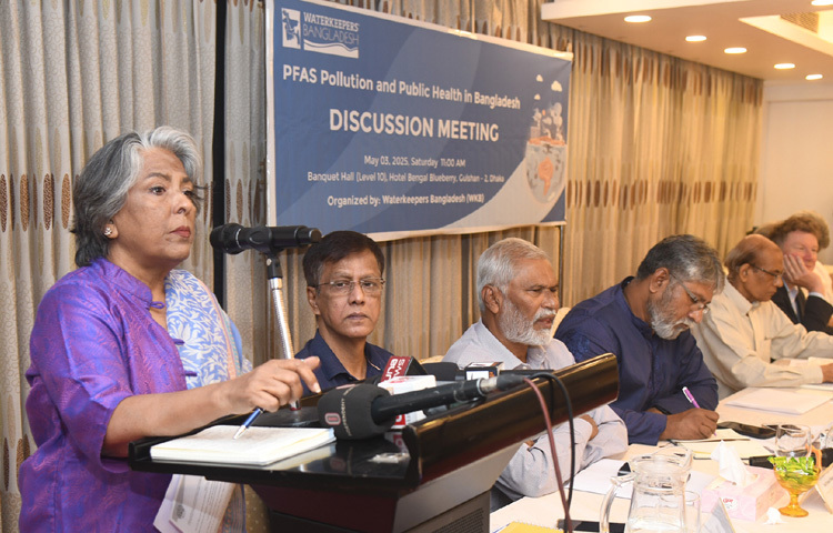 ঢাকায় গুলশানে বেঙ্গল ব্লুবেরি হোটেলে ‘পিএফএএস পলিউশন অ্যান্ড পাবলিক হেলথ ইন বাংলাদেশ’ শীর্ষক আলোচনা সভায় প্রধান অতিথির বক্তৃতা করেন মহিলা ও শিশু বিষয়ক এবং সমাজকল্যাণ উপদেষ্টা শারমীন এস মুরশিদ। ছবি: পিআইডি