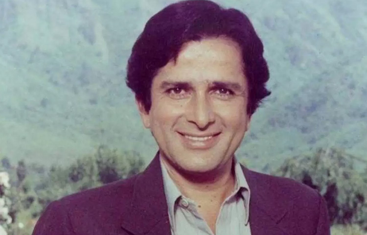 ১৯৭৮ সালে নিজস্ব চলচ্চিত্র নির্মাণ প্রতিষ্ঠান ফিল্ম ভালাস প্রতিষ্ঠা করেন। এ প্রতিষ্ঠান থেকে জুনুন, কলিযুগ, ৩৬ চৌরঙ্গী লেন, বিজেতা ও উৎসব নির্মাণ করেন। ১৯৯১ সালে তার নির্দেশনায় ও পরিচালনায় আজুবা মুক্তি পায়।