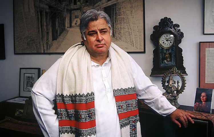 ২০১১ সালে চলচ্চিত্র শিল্পে অসামান্য অবদান রাখার প্রেক্ষিতে ভারত সরকার কর্তৃক পদ্মভূষণ পদকে ভূষিত হন।