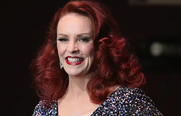 সগো থেকে পারফর্মিং আর্টসে শিক্ষা নেওয়ার পর ১৯৮০ সালে তিনি জনপ্রিয় টেলিভিশন শো ‘দ্যা বিগ টাইম’ এ অংশ নেন, আর সেখান থেকেই আলোচনার কেন্দ্রে চলে আসেন।