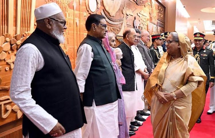 থাইল্যান্ডের প্রধানমন্ত্রী স্রেথা থাভিসিনের আমন্ত্রণে ছয় দিনের সরকারি সফরে ব্যাংককের উদ্দেশে দেশ ছেড়েছেন প্রধানমন্ত্রী শেখ হাসিনা। ছবি: বাসস