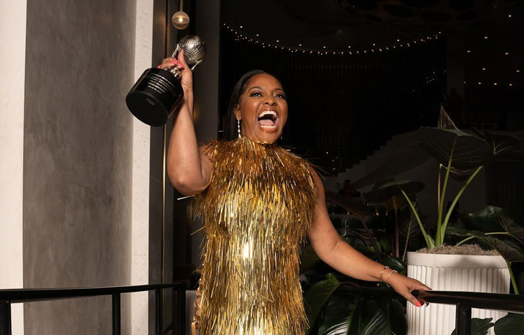 শেরি শেফার্ডের জীবন দেখিয়ে দেয়, টেলিভিশনের আলো শুধু বিনোদনের জন্য নয়, তা সমাজ বদলানোর হাতিয়ারও হতে পারে।