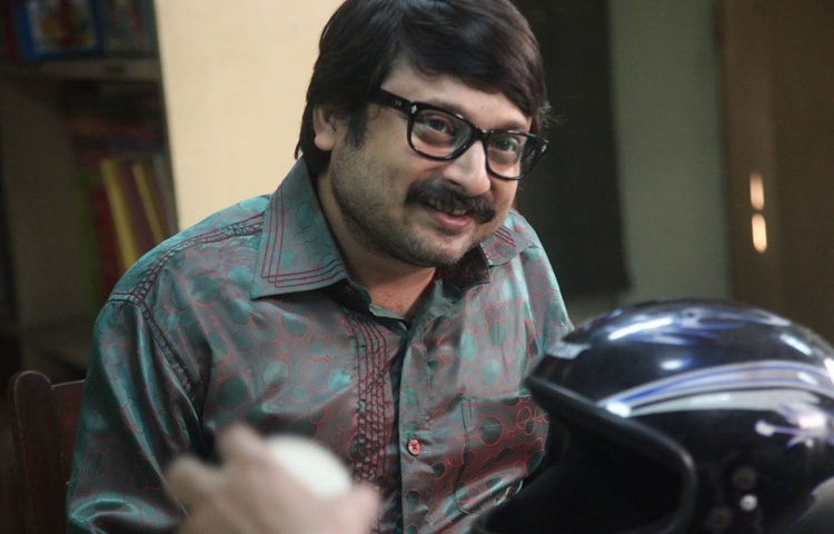 গুণী এই নির্মাতার পড়াশোনা সেন্ট লরেন্স স্কুল ও পরে যাদবপুর বিশ্ববিদ্যালয়ে। ইংরেজির অধ্যাপক হিসেবেই পেশা শুরু করেছিলেন, কিন্তু ভেতরে জমে থাকা গল্প বলার তাড়না তাকে টেনে আনে পর্দার পেছনে। নাটক আর গণমাধ্যমের হাত ধরে ধীরে ধীরে উঠে আসেন চলচ্চিত্র পরিচালনায়।